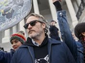 "Есть вещи, которые я не могу изменить": Хоакина Феникса арестовали (Фото, Видео)