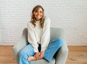 Джинси та светр — у трендах 2024 року