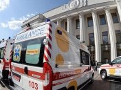 Украинских медиков снабдили новыми машинами "скорой"