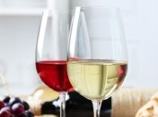 Медики сравнили красное и белое вино в контексте пользы и вреда для организма