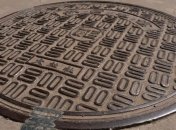 В Китае установили "умные" канализационные люки