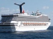 Лайнер "Карнивал Триумф" направляется в порт