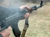 Люди недоумевают, откуда у безработного взялся автомат Калашникова