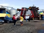 Рейдерские захваты: на Харьковщине стреляли в фермерском хозяйстве (Фото)