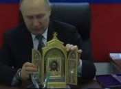 владимир путин подарил оккупантам икону во время визита на фронт