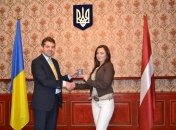 В Латвии выдали первый биометрический паспорт гражданину Украины