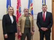 Гэррик Гармон (справа) встретился с министром обороны Алексеем Резниковым