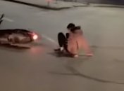 Пытался сбежать с заблокированным колесом: приключения пьяного скутериста в Киеве попало на видео 