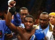 Этой ночью сразу три экс-чемпиона мира по боксу провели свои бои