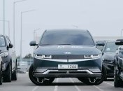 Все четыре колеса могут поворачиваться на 90 градусов