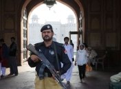 В Пакистане смертник подорвался в мечети, есть погибшие и раненые