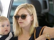 Риз Уизерспун впервые показала младшего сына (ФОТО)