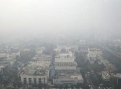 Столицу Индии затянуло густым смогом: власти закрыли школы 