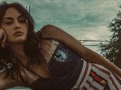 Камила Мендес показала съемочную площадку "Ривердейла"