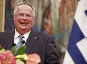 "Был глубоко оскорблен обвинениями": глава МИД Греции подал в отставку