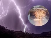 У 35-річного чоловіка із парасолькою вдарила блискавка