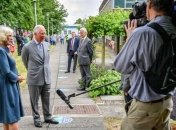 Вперше після карантину. Принц Чарльз із дружиною вийшли в світ