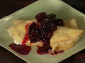 Крепы с маскарпоне и вишневым компотом