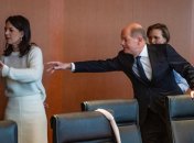 Анналена Бербок сбежала от Олафа Шольца на заседании правительства