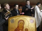 На Евромайдане "Святой Николай" и "Ангел" пронесли среди людей икону