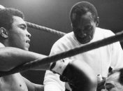 Чемпионский пояс, выигранный Али в бою с Форманом, будет продан на аукционе