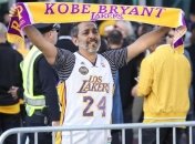 35 тысяч роз: болельщики прощаются с Коби Брайантом (Фото, Видео)