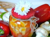 Краски осени: 3 вкусных салата на зиму с шампиньонами