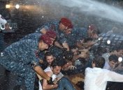 В Ереване ситуация вокруг демонстрантов обострилась