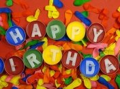 Оригинальные поздравления с днем рождения 4 апреля: стихи и открытки