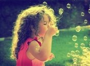 Необычные мыльные пузыри: радуга своими руками