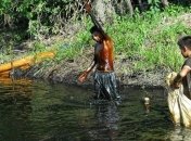 В Эквадоре из разорвавшегося трубопровода произошла утечка нефти