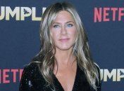 Голливудская актриса Джениффер Энистон встретила Новый год в кругу друзей