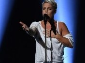 Стала известна причина госпитализации певицы Пинк