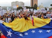 Мадуро и Гуайдо обратились к армии с призывами занять их сторону