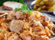 Бигос из молодой капусты и курицы