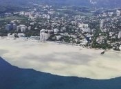 Настоящая экологическая катастрофа: потопом смыло кучи строительного мусора в бухту Ялты (фото)