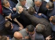 Нардепы устроили потасовку в Раде (Видео)