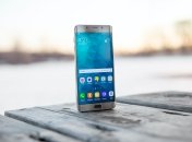 В среднем батарея заряжается полностью за 3-4 часа.