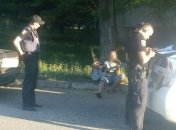 В Сумах нарушитель пел патрульным, пока они оформляли протокол  