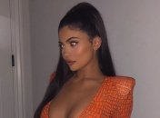 Кайли Дженнер поехала на вечеринку в платье за 2,300 долларов 