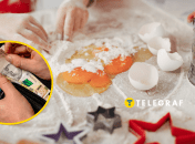 Святкова випічка та гаманець з грошима