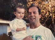 Дочь Брюса Уиллиса опубликовала архивное фото со съемок "Крепкого орешка"