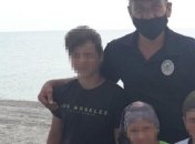 В курортной Кирилловке троих детей унесло на матрасе в море: первые детали ЧП (фото)