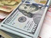 Гривня різко обвалилася: скільки сьогодні коштують євро і долар