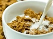 Ученые выяснили, как хлопья взаимодействуют с молоком