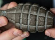 На Харьковщине с крыши дома сбросили гранату