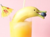 Как сделать дельфина из банана: забавное украшение для десертов пошагово