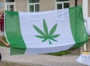 В эстонском Канепи торжественно подняли новый "конопляный" флаг