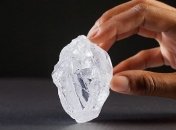 Самый крупный в мире алмаз распилят для продажи