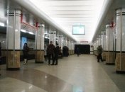 Упавший на рельсы мужчина парализовал движение в метро Харькова: видео происшествия показали очевидцы